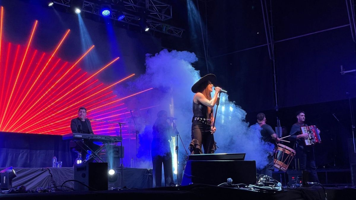 Soledad Pastorutti y La Delio Valdez brillaron frente a una multitud en Bragado