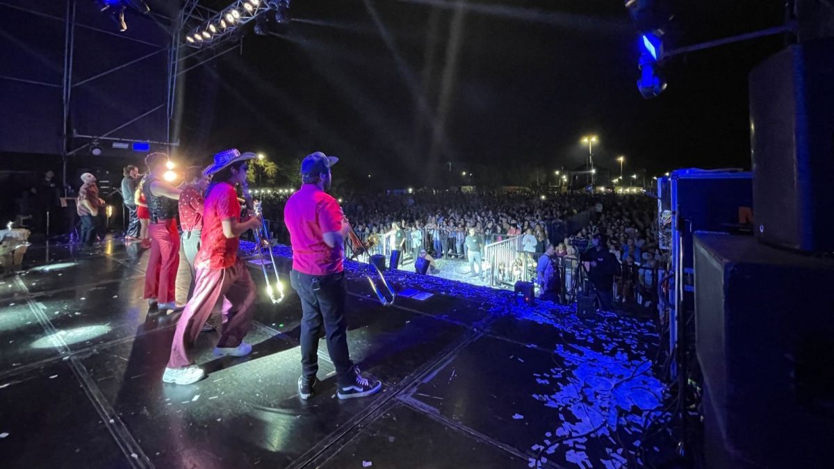 Soledad Pastorutti y La Delio Valdez brillaron frente a una multitud en Bragado