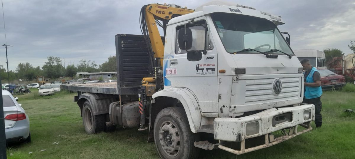 Un menor cruzó en rojo y fue detectado en un operativo que dejó varios vehículos retenidos