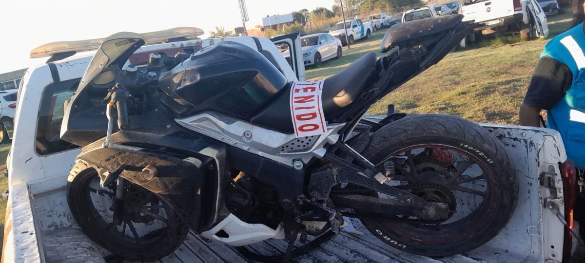 Retienen autos y motos en operativo conjunto de seguridad