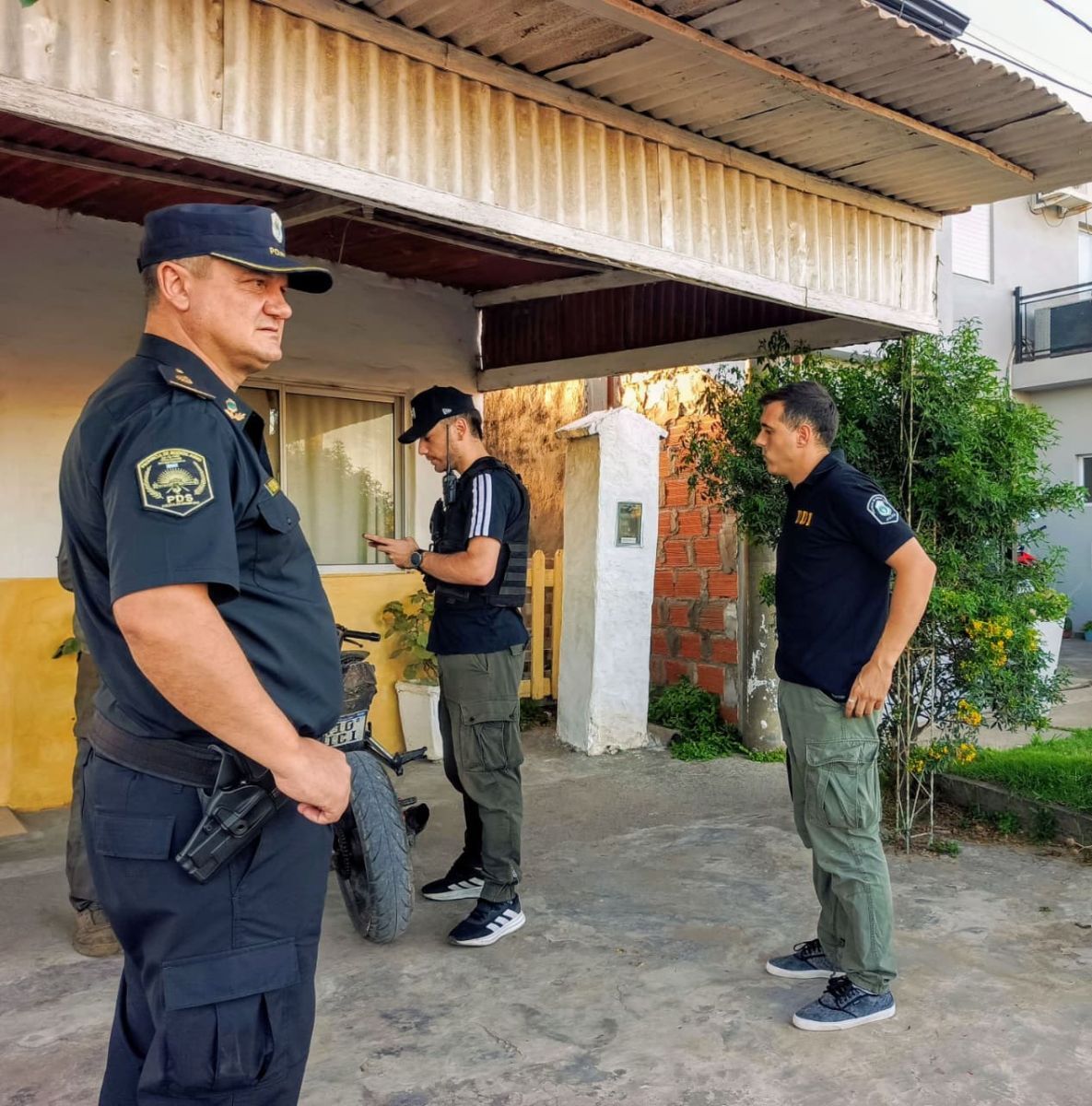 Retienen autos y motos en operativo conjunto de seguridad