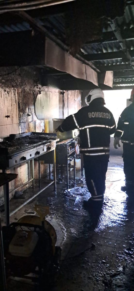 Se incendió un restaurante en Pellegrini al 900