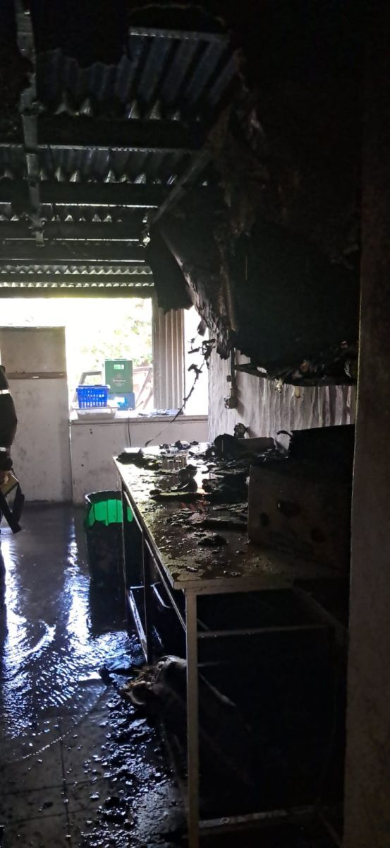 Se incendió un restaurante en Pellegrini al 900