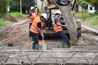 Con fondos provinciales, reactivan obras de pavimento en barrio Ripari tras las lluvias