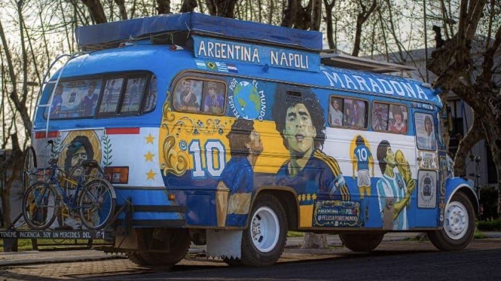 Una experiencia maradoniana: llega el colectivo de “Pelusa por el mundo”