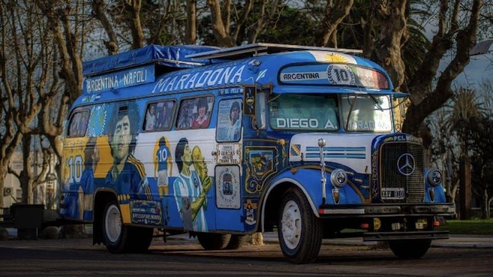 Una experiencia maradoniana: llega el colectivo de “Pelusa por el mundo”