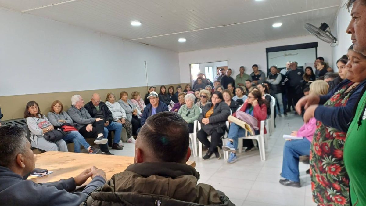 Aumento del 5% para municipales y revisión salarial en mayo