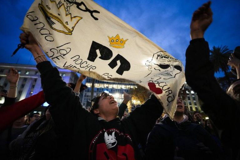Bragado se suma a la despedida del Indio Solari con una convocatoria en la Plaza 25 de Mayo