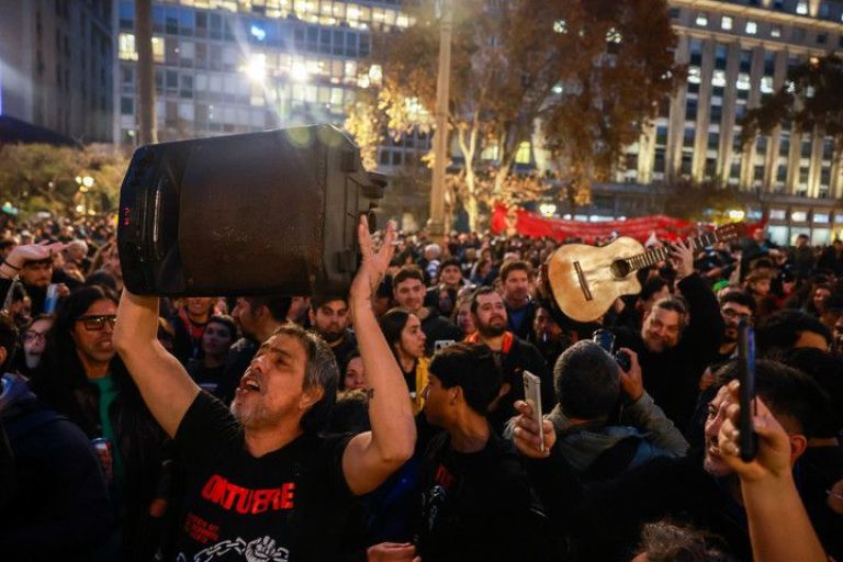 Bragado se suma a la despedida del Indio Solari con una convocatoria en la Plaza 25 de Mayo