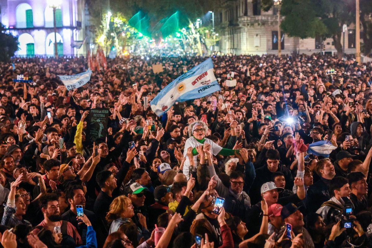 Bragado se suma a la despedida del Indio Solari con una convocatoria en la Plaza 25 de Mayo