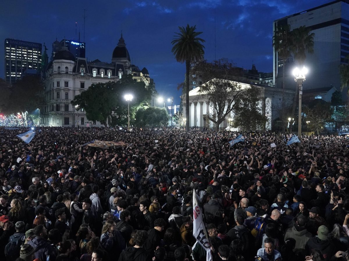 Bragado se suma a la despedida del Indio Solari con una convocatoria en la Plaza 25 de Mayo