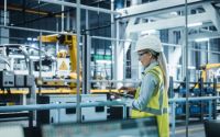 La industria y la construcción volvieron a caer en abril, según el Indec
