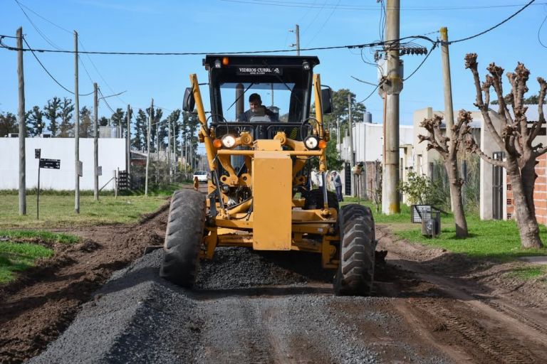 Avanzan las obras de mejora de calles en el barrio Las Rosas | Bragado ...