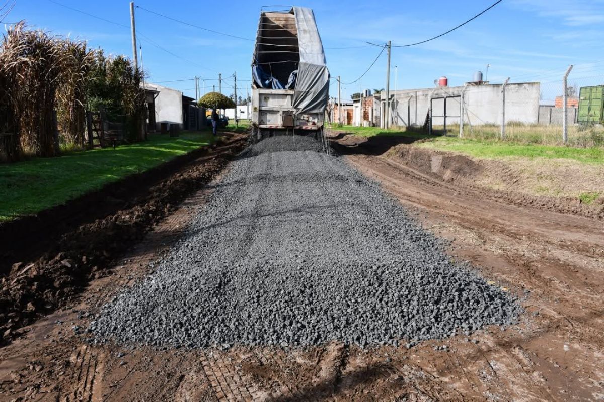 Avanzan las obras de mejora de calles en el barrio Las Rosas