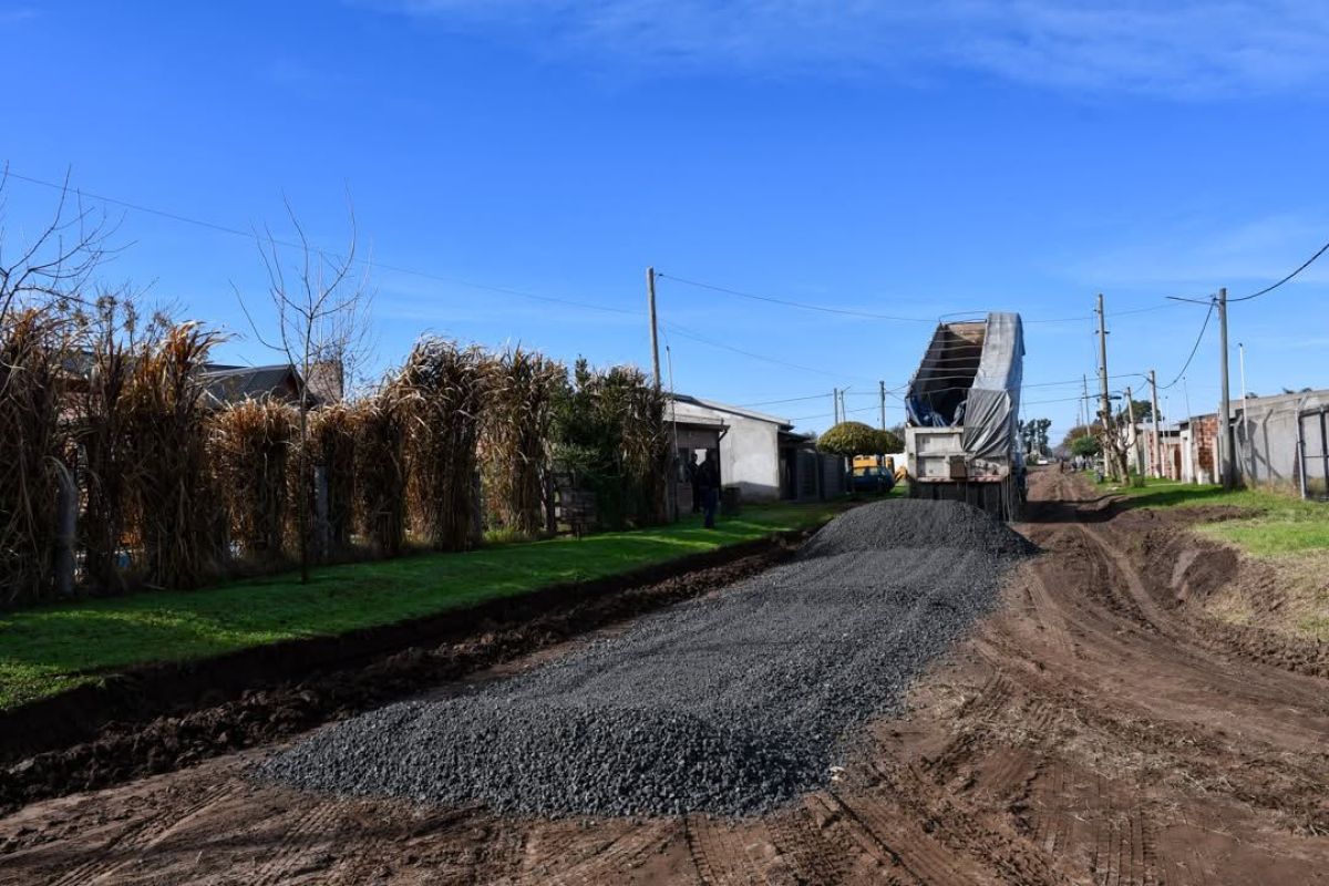 Avanzan las obras de mejora de calles en el barrio Las Rosas