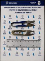 La policía sustrajo dos tijeras de metal a una mujer imputada