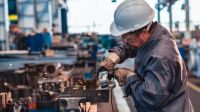 La industria volvió a caer en mayo: se desplomaron 14 de 16 sectores