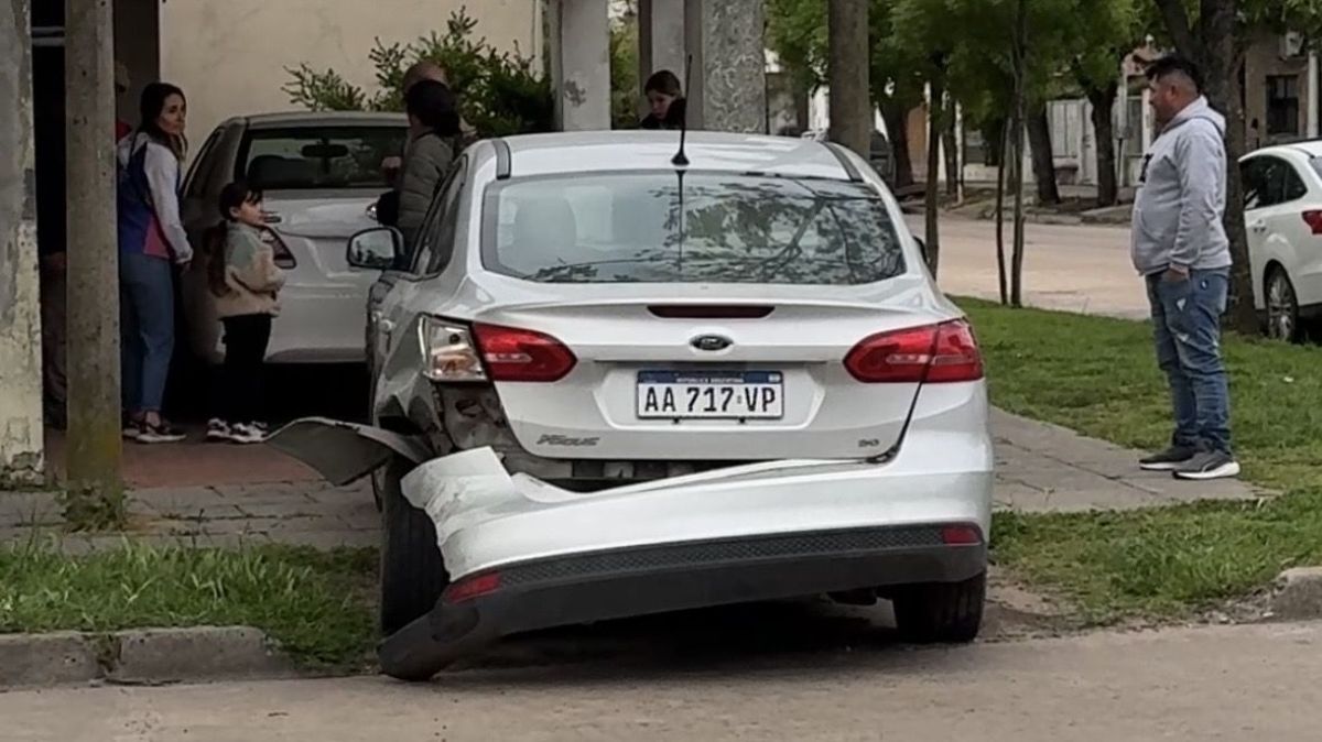 Tres vehículos protagonizaron un choque en cadena en Bragado