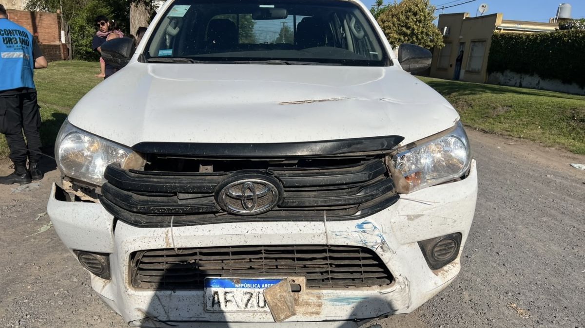 Choque entre auto y camioneta en la esquina de Pringles y Misiones.