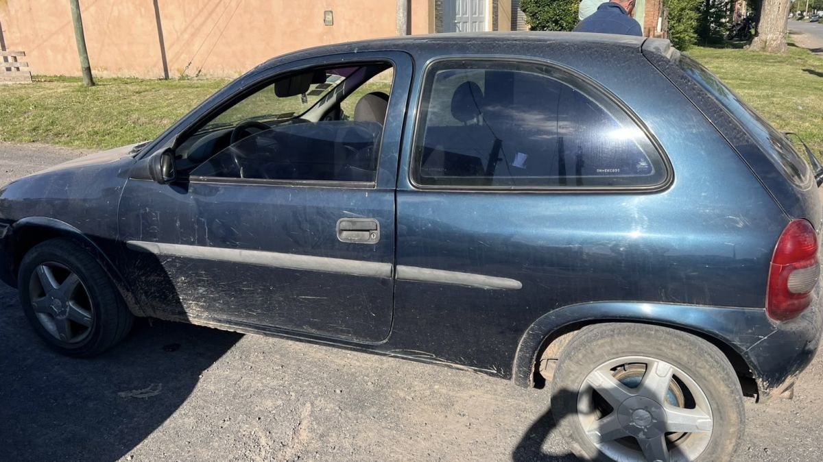 Choque entre auto y camioneta en la esquina de Pringles y Misiones.