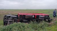 Chivilcoy: un camión cerealero volcó en la ruta y sus ocupantes resultaron ilesos