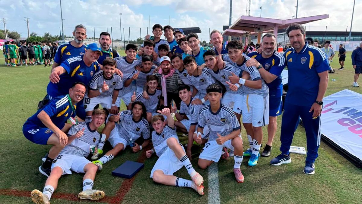 Un bragadense se fotografió con Lionel Messi durante la Messi Cup en Miami.