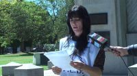 Bragado: docentes homenajearon a Nancy Godoy con una emotiva convocatoria en la Plaza 25 de Mayo.